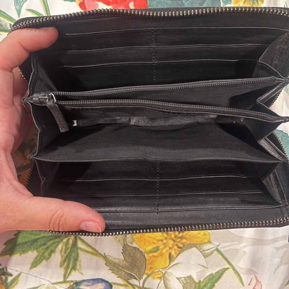 Gucci Black Leather Wallet with Red and Green Stripe - Picture 8 of 9